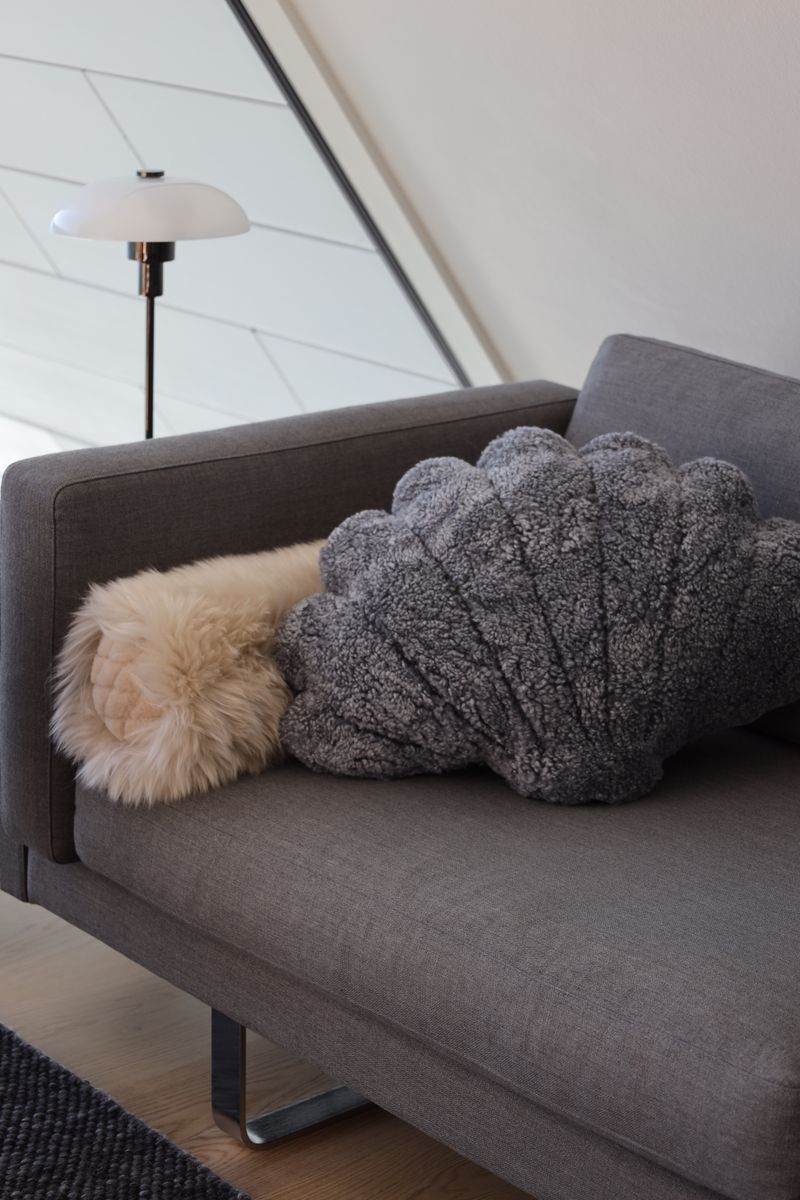 Shell Cushion Large 17x23" New Zealand Sheepskin