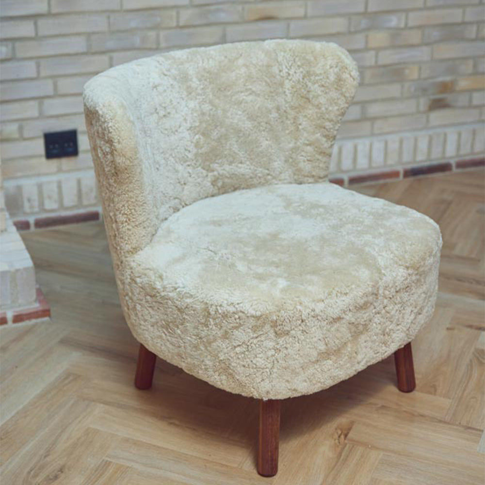 Emil Lounge Chair New Zealand Lambskin Short Wool