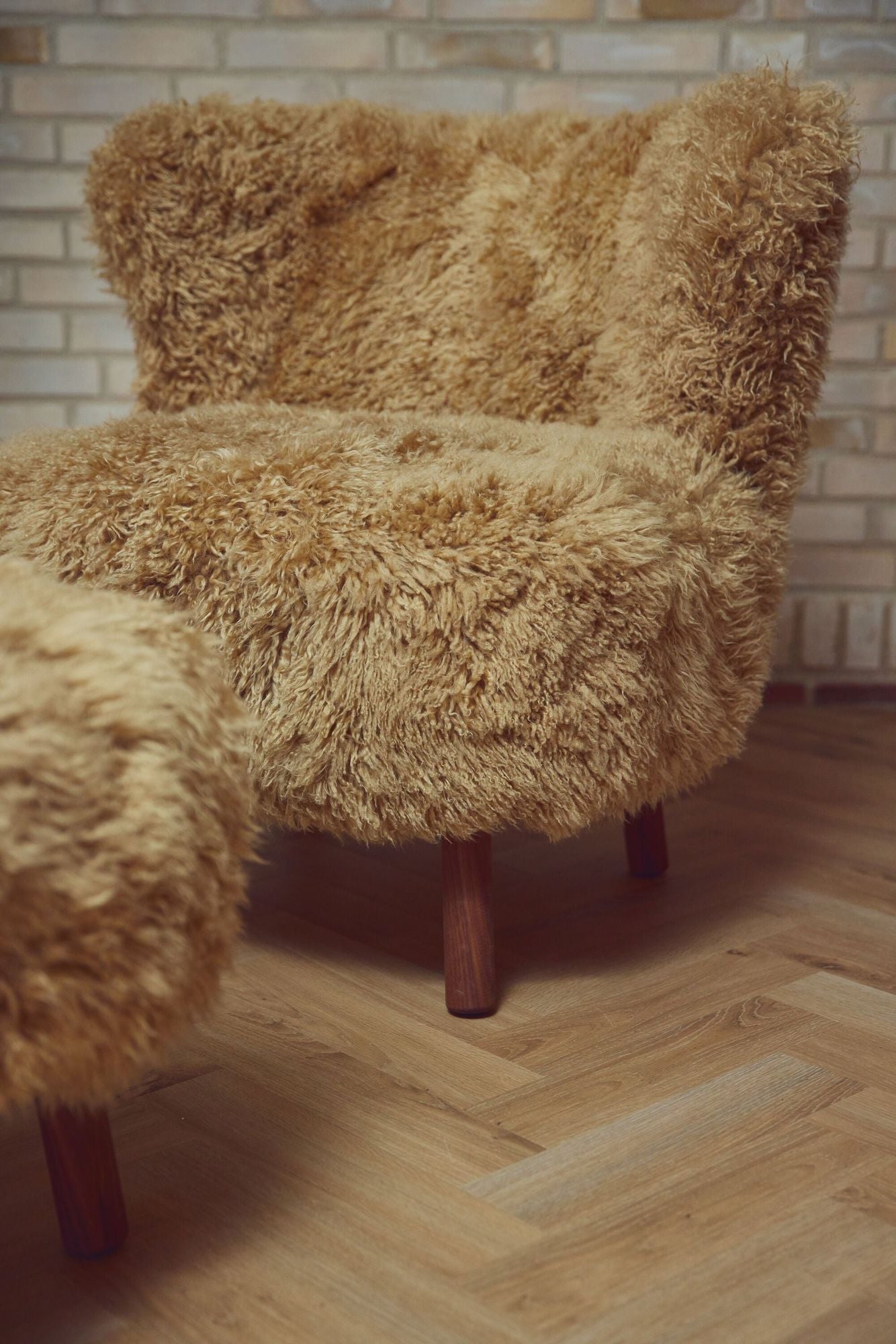 Emil Lounge Chair New Zealand Lambskin Long Wool