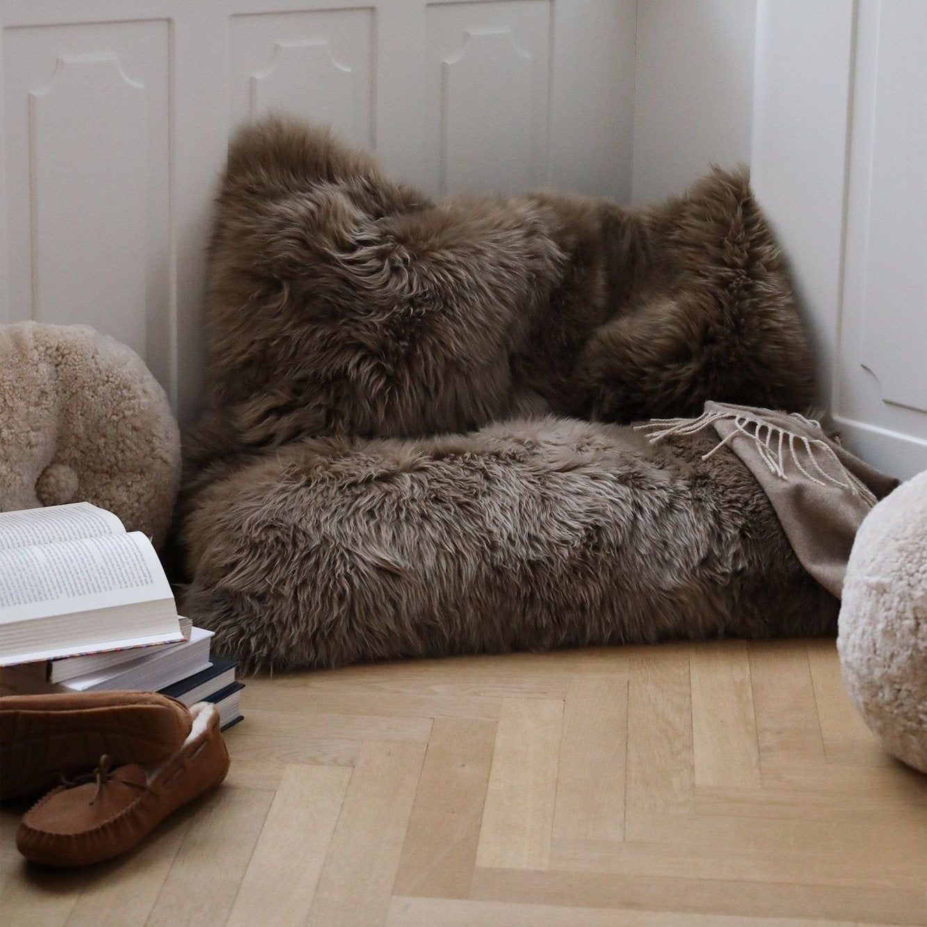 Maxi Float Cushion Doublesided New Zealand Sheepskin Long Wool 35 x 35"
